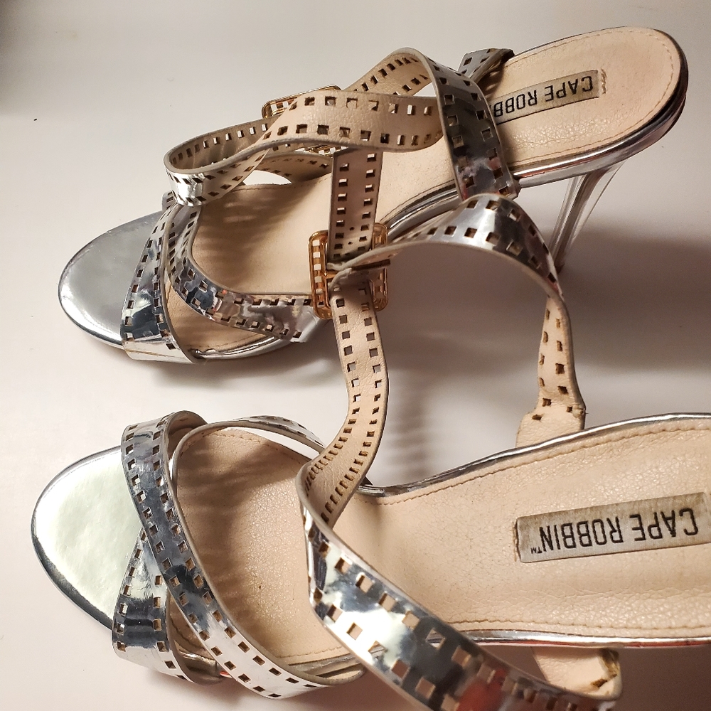 Cape Ribbon Silver Metallic  Stilettos Sandals.  SIZE 11.